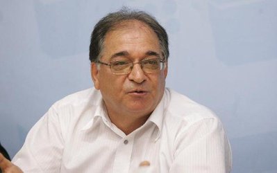 اقبالی: لیگی که بازیکنان تا 2 بامداد قلیان می کشند پیشرفت نمی‌کند / دلالان فوتبال ایران را نابود کردند