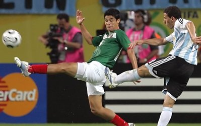 جام جهانی 2014 / 100 لحظه جذاب تاریخ جام جهانی (55_جادوی ماکسی رودریگز در جام جهانی 2006)