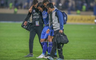 سوال روز | نقش بدنساز خارجی استقلال در آسیب دیدگی بازیکنان چقدر است؟ / تمرینات انگلیسی در زمین های ناهموار