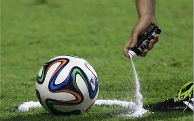 لیگ برتر به دنبال برف شادی! / انگلیس هم به جمع مشتریان اسپری‌ محوشونده پیوست