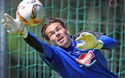 گزارشی در مورد وضعیت گلر ایرانی آرمینیا / بیلد: داوری با حفظ آرامش خود منتظر لغزش رقیب است!