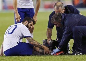 سانتوس مونتینیو|عکس العمل موتینیو بعد از مصدوم شدن در جریان بازی با مکزیک.
