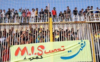 حاشیه‌های نفت مسجدسلیمان - پرسپولیس | درگیری در نزدیکی بازیکنان پرسپولیس و تشویق دایی