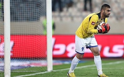 زارع: با ترس درون دروازه ایستادم اما هر توپی آمد گرفتم / هیچ خطایی برای جلو آمدن از دروازه نداشتم!