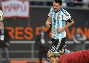 لیونل مسی|لیونل مسی در بازی مقابل اسلوونی توانست برای تیمش گلزنی کند.