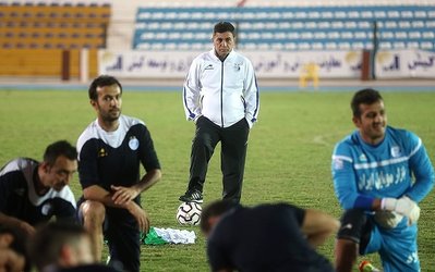 حاشیه‌های استقلال - پدیده | قلعه‌نویی مصاحبه نکرد / فرار بازیکنان از شلوغی ورزشگاه