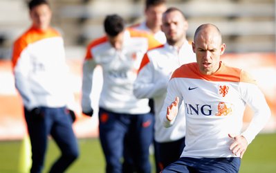 آرین روبن کاپیتان هلند در دیدار با مکزیک شد