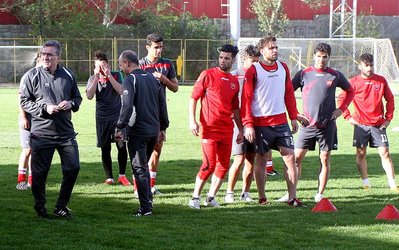 ليست خريد برانكو لو رفت / گلر خارجی، سیدجلال، رضاییان، جماعتی یا مجیدی، هافبک‌ دفاعی و مهاجم خارجی