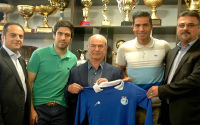 صادقی قراردادش را با استقلال ثبت کرد