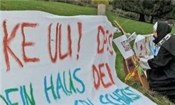 حضورهواداران بایرن مقابل در منزل مدیر محکوم شده