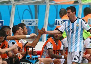 لیونل مسی|تعویض شدن لیونل مسی در جریان بازی با نیجریه.