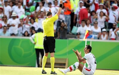 رویترز: اخراج پولادی نیاز فوتبال آسیا به افزایش سطح کیفی داوری را نشان داد