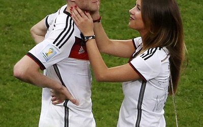 فینال فوتو | آندره شورله در کنار نامزدش