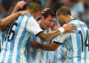 لیونل مسی|جشن لیوتل مسی بعد از باز کردن دروازه بوسن و هرزگوین .