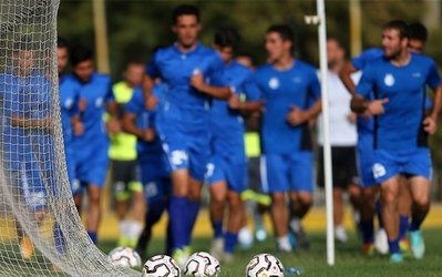 درخواست بازیکنان از کادر فنی و غیبت بازیکن جدید