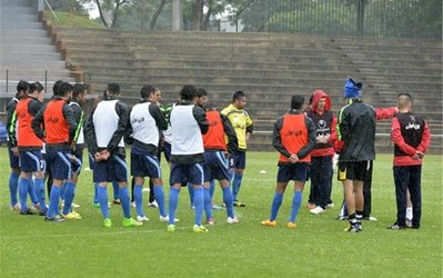 برگزاری جلسه فنی با بازیکنان و جلوگیری از ایجاد حاشیه