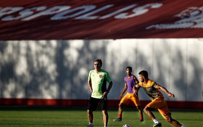 تیم پرسپولیس با اتوبوس به اصفهان می‌رود