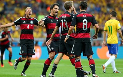 آلمان‌ها پیروزی ۷ تایی مقابل برزیل را جشن گرفتند