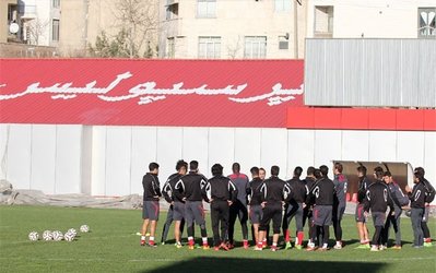 تشویق اسطوره‌های پرسپولیس مقابل چشمان بازیکنان فعلی