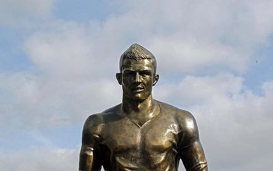 رونمایی از مجسمه کریستیانو رونالدو در زادگاهش