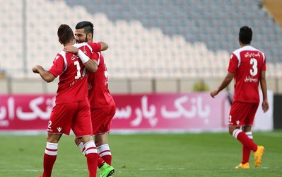 جام حذفی | حاشیه پرسپولیس - کارگر بنه‌گز / عباس‌زاده گل زد اما پشتک نزد! / شعار هواداران پرسپولیس برای ۶ تایی کردن حریف