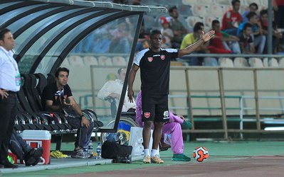 در اعتراض به عدم حضور در ترکیب اصلی / نیلسون اردوی پرسپولیس را ترک کرد و رفت!