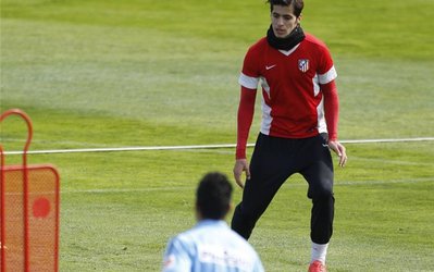 سوال روز | شما جای عزت‌اللهی، کدام را انتخاب می‌کردید: پول یا اروپا؟