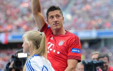 سوال روز | آمدن لواندوفسکی به منچستریونایتد چقدر جدی است؟ / مدیربرنامه‌های لـوا: مقصد بعدی او انگلستان یا اسپانیاست