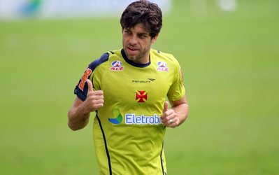 جونینیو: پیرلو در زدن ضربه آزاد فوق العاده است