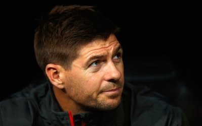 فوتبال گرافی | جرارد دهه هفتادی با موهای پشت بلند