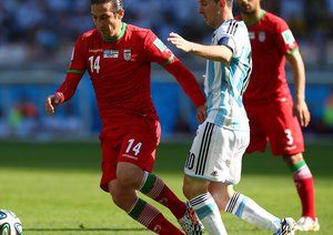 آندرانیک تیموریان|درگیری آندو تیموریان از تیم ملی ایران  با لیونل مسی از آرژانتین برای گرفتن توپ .