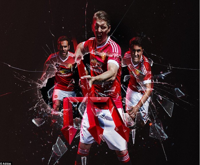 Manchester United - New Kit - 2015-2016- 03 - C.jpg