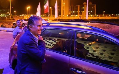 حاشیه ورود تیم ملی به ژوهانسبورگ | شهرت زیاد کی‌روش در آفریقا