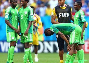 اوبی میکل|حسرت اوبی میکل و یارانش بعد از دریافت دو گل در مقابل فرانسه.