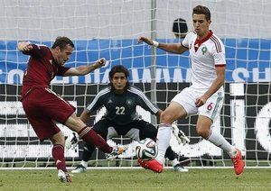 الکساندر کِرزاکُف|شوت سرکش و دیدنی الکساندر کرژاکوو به سمت دروازه تیم ملی مراکش.