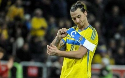 انصاری‌فرد جانشین امیری می‌شود و زلاتان در ترکیب اصلی سوئد به میدان می‌رود