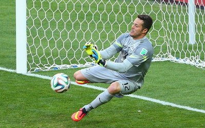 سزار بهترین بازیکن میدان در شب صعود میزبان