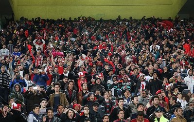 حاشیه تمرین پرسپولیس | شعار هواداران پرسپولیس علیه کمیته انضباطی