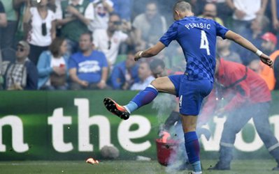 نگرانی ایوان راکیتیچ از احتمال حذف کرواسی از جام ملت های اروپای 2016 بعد از حوادث دیدار کرواسی و جمهوری چک