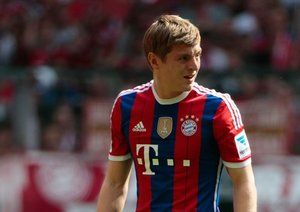 تونی کروس|نگاه معنی دار تونی کروس به بازی