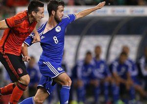 میرالم پیانیچ|مزاحمت بازیکن در مقابل حرکت هافبک بوسنی پیانیچ