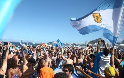 سوژه روز | پول آرژانتینی‌ها در برزیل تمام شده بود و نتوانستند به وطن بازگردند