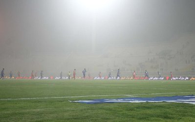 چرا سلامتی بازیکنان و تماشاگران مهم نیست؟ / زور آلودگی به فوتبال نمی‌رسد