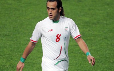 عکس روز | رونمایی از تندیس علی کریمی در زادگاهش