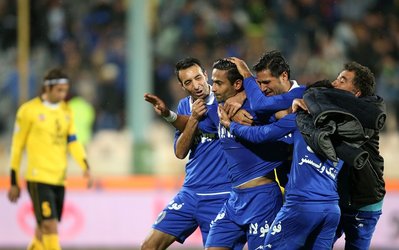 لیگ برتر | استقلال تهران 2 - سپاهان 1 / پیروزی دراماتیک آبی‌ها با گل دقیقه 92 ابراهیمی + گزارش تصویری و ویدئوی مسابقه