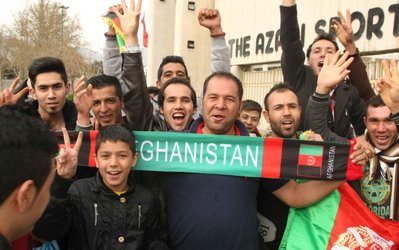 جایگاه هواداران افغانستان پر شد/ 80 هزار تماشاگر در ورزشگاه آزادی! + عکس