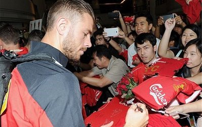 گزارش تصویری | لیورپول بدون استرلینگ و 2 ستاره‌اش وارد بانکوک شد