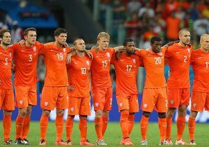 هلند|بازیکنان تیم ملی هلند آماده برای ضربات پنالتی.