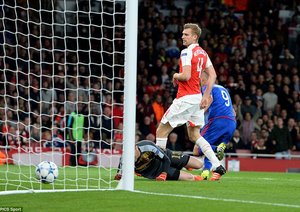 پر مرتساکر|آرسنال 2 - 3 المپیاکوس / لیگ قهرمانان