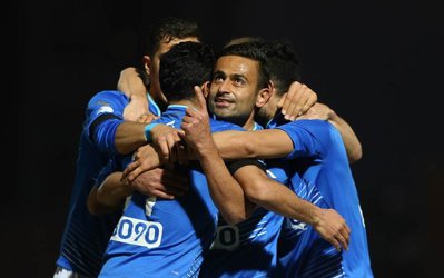 کمک جنجال‌ساز فدراسیون تاج به آبی‌ها